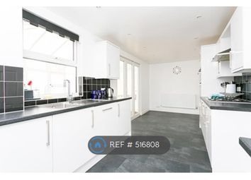 3 Bedrooms Semi-detached house to rent in Bearing Way, Chigwell IG7