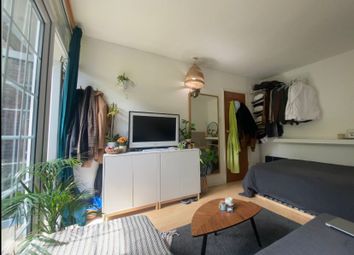 Thumbnail Room to rent in Spring Walk, London