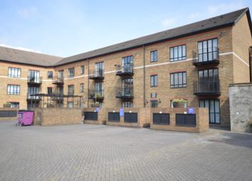 2 Bedrooms Flat to rent in Brunel House, Ship Yard, London E14