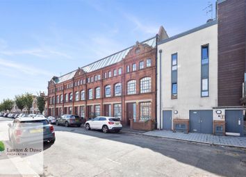 Thumbnail 2 bed flat for sale in Stoneham Road, Hove