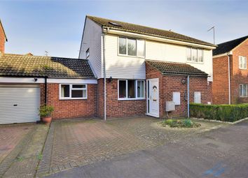 3 Bedrooms Semi-detached house for sale in Rayfield Close, Barnston, Dunmow CM6