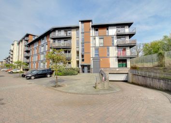 2 Bedrooms Flat for sale in Commonwealth Drive, Crawley RH10
