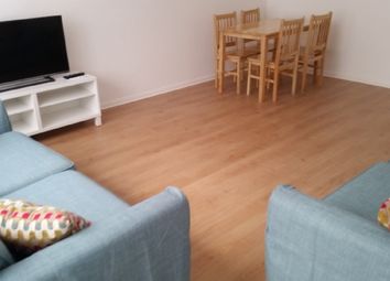2 Bedrooms Flat to rent in Green Lawns, Moss Hall Grove, London N12