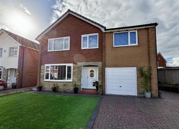 Thumbnail 4 bed detached house for sale in Farfield Court, Garforth, Leeds