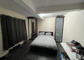 Thumbnail Room to rent in Springfield Mount, London