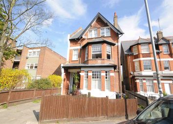 2 Bedrooms Flat to rent in Oakhill Road, London SW15
