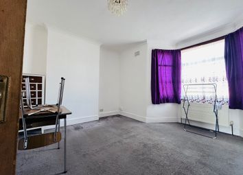 Thumbnail Flat to rent in Kingswood Road, Ilford