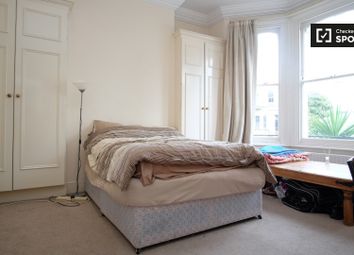 1 Bedrooms Flat to rent in Loftus Villas, Loftus Road, London W12