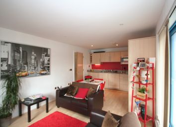 2 Bedrooms Flat to rent in 14 Western Gateway, London E16