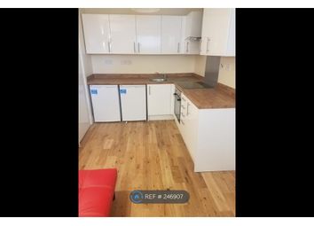 2 Bedrooms Flat to rent in Old Kent Road, London SE15