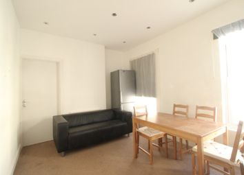 Thumbnail Flat to rent in Queen Street, Maidenhead