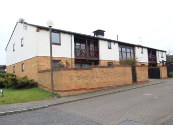1 Bedrooms Flat for sale in Homeward Court, Loughton, Milton Keynes MK5