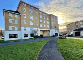 Thumbnail 1 bed flat to rent in Pickfords Gardens, Slough