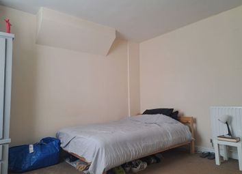 Thumbnail Studio to rent in Brighton Road, Purley