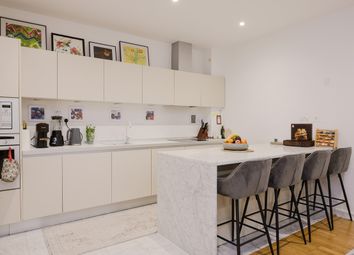 Thumbnail 2 bed flat for sale in Melliss Avenue, Kew Riverside