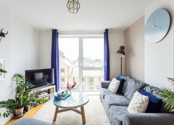 2 Bedrooms Flat for sale in Butterfly Court, Bathurst Square, London N15