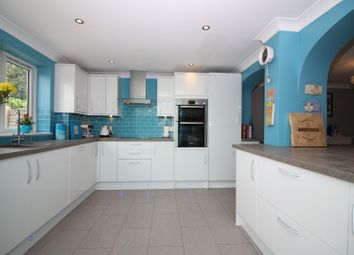 3 Bedrooms Terraced house for sale in London Road, Rayleigh SS6