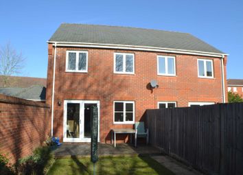 3 Bedrooms Semi-detached house for sale in Urquhart Road, Thatcham RG19