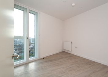 2 Bedrooms Flat to rent in Pressing Lane, Hayes UB3