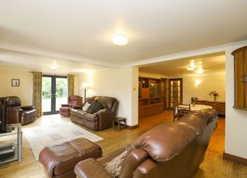 The Square, Cutthorpe S42