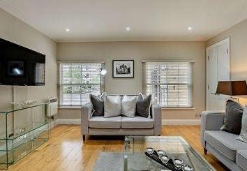 Thumbnail 1 bed flat to rent in Grosvenor Hill, Mayfair
