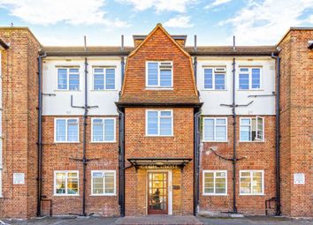 Thumbnail Flat to rent in Cecil Close, Mount Avenue, London