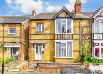 Thumbnail Maisonette for sale in Mayfield Road, East Cowes, Isle Of Wight