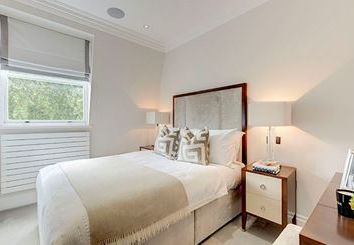 Thumbnail 2 bed flat to rent in Kensington Gardens Square, London