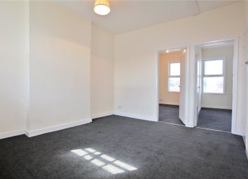 2 Bedrooms Flat to rent in The Avenue, London E4