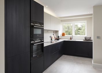 3 bed flat for sale in West Hill, Sanderstead, South Croydon CR2