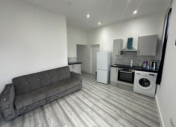 Thumbnail 2 bed flat to rent in Gordon Street, Luton