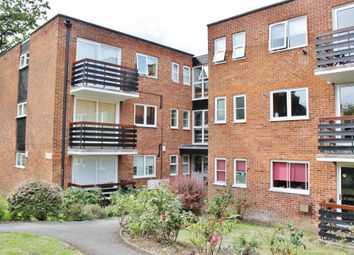 2 Bedrooms Flat to rent in Parkmore Close, Woodford Green IG8