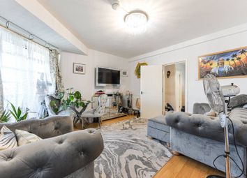 Thumbnail 1 bed flat to rent in Oaklands Estate, Clapham, London