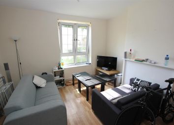 3 Bedrooms Flat to rent in Prusom Street, London E1W