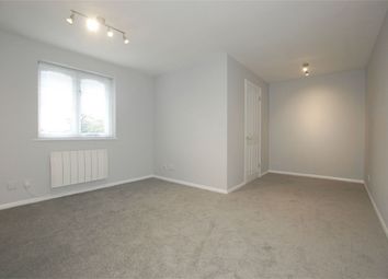 1 Bedrooms Flat to rent in Armoury Road, London SE8