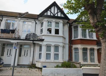 2 Bedrooms Flat to rent in Warrior Square North, Southend-On-Sea SS1