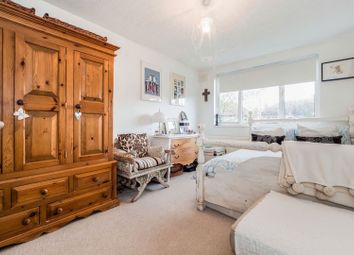 2 Bedrooms Maisonette for sale in Matlock Gardens, Hornchurch RM12