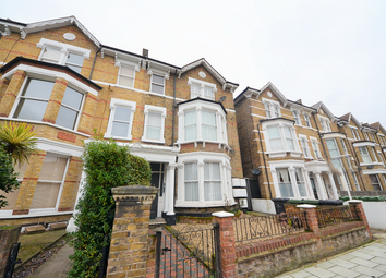2 Bedrooms Flat to rent in Montrell Road, London SW2