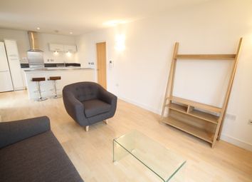 2 Bedrooms Flat to rent in Dearmans Place, Salford M3