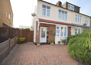 3 Bedrooms Semi-detached house for sale in Goldlay Avenue, Chelmsford CM2