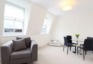 2 Bedrooms Flat to rent in Lexham Gardens, Kensington W8