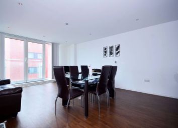 2 Bedrooms Flat to rent in Oxygen Apartments, Royal Docks, London E16