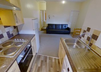 Thumbnail Flat to rent in Queens Road, Guildford, 4Jj.
