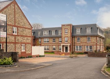 Thumbnail Flat for sale in High Street, Great Missenden