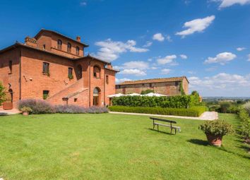 Thumbnail Hotel/guest house for sale in Sinalunga, Siena, Tuscany, Italy