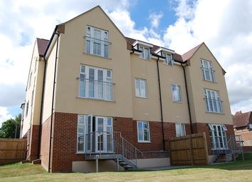 2 Bedrooms Flat to rent in High View, Chorleywood, Rickmansworth WD3