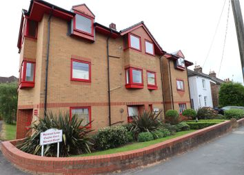 Thumbnail Flat to rent in Franklynn Road, Haywards Heath, West Sussex