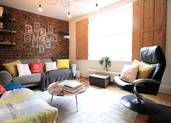 Thumbnail Flat to rent in Old Street, London