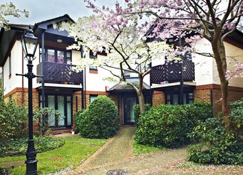 Thumbnail Flat to rent in Lichfield Gardens, Richmond, Surrey