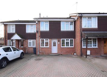 3 Bedrooms Terraced house for sale in Clayside, Chigwell, Essex IG7